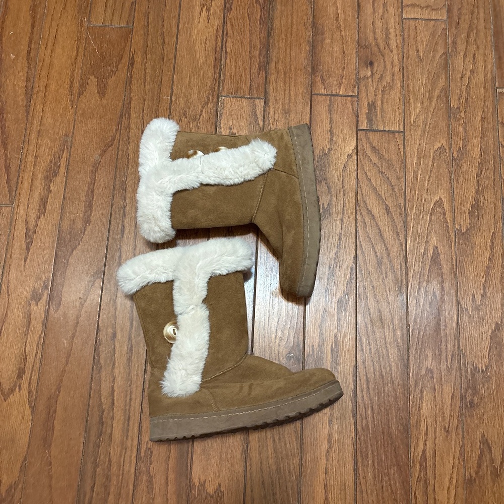 Women’s size 7.5 Fur Lined Boots Suede Like